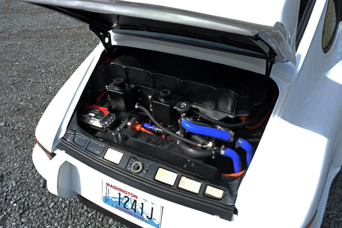 appev-911-profile-rear-motor-batteries
